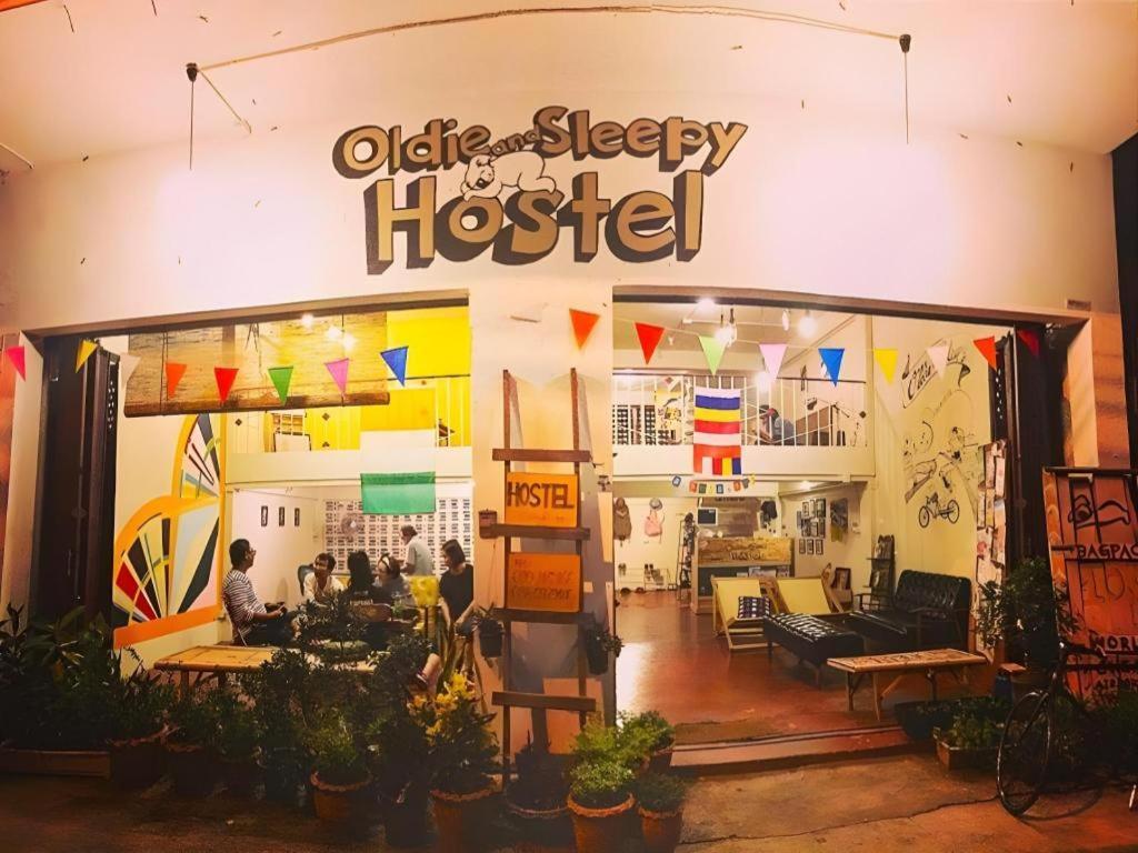 Oldie And Sleepy Hostel Удон-Тхани Экстерьер фото