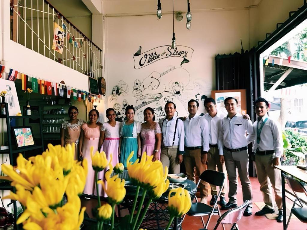 Oldie And Sleepy Hostel Удон-Тхани Экстерьер фото