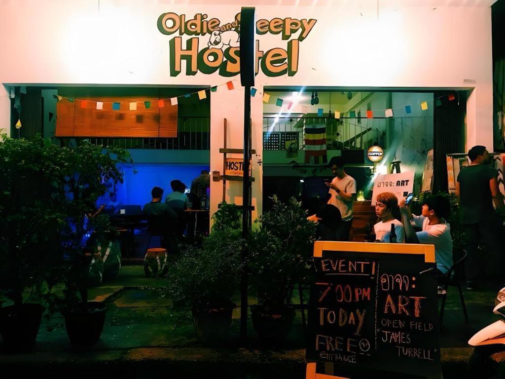Oldie And Sleepy Hostel Удон-Тхани Экстерьер фото